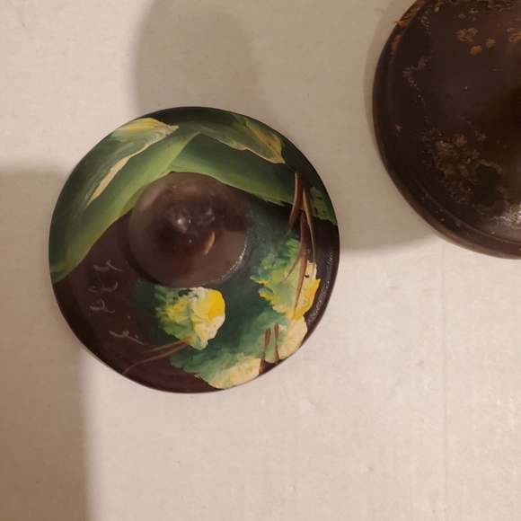 Small Decorative Wooden Urn With Lid - Picture 4 of 7